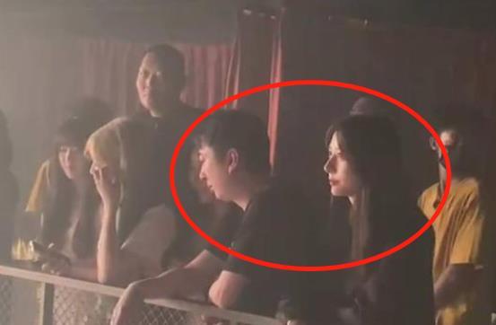 吃瓜网红两字网名女,揭秘网络红人的甜蜜与苦涩 第2张 吃瓜网红两字网名女,揭秘网络红人的甜蜜与苦涩 第2张